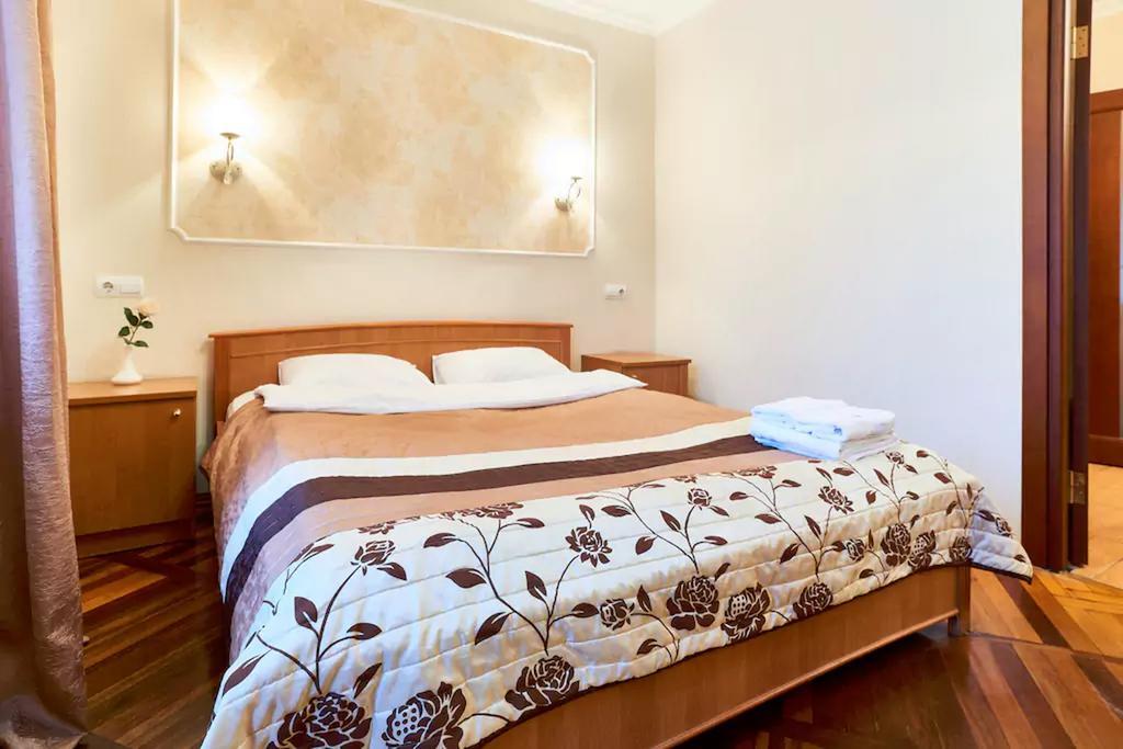 Home Hotel Apartments On Kontraktova Ploshcha Kiev Exterior foto